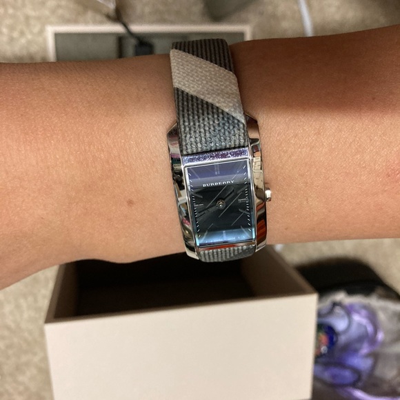 💯 Authentic Burberry watch - Picture 8 of 9